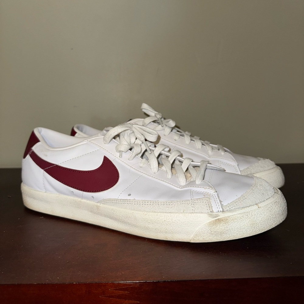 Nike Men's Sneakers in White and Maroon